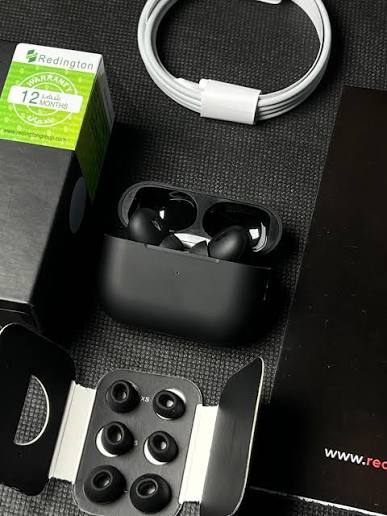 FS AURA Buds Pro 2 Black wireless earbuds close-up showing deep bass Bluetooth design.
